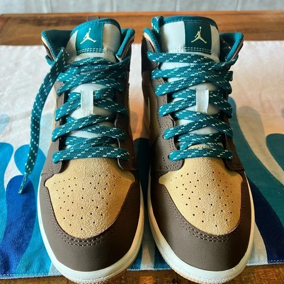 Nike Air Jordan Mid SE Cacao Wow Size 3y- New/No Box